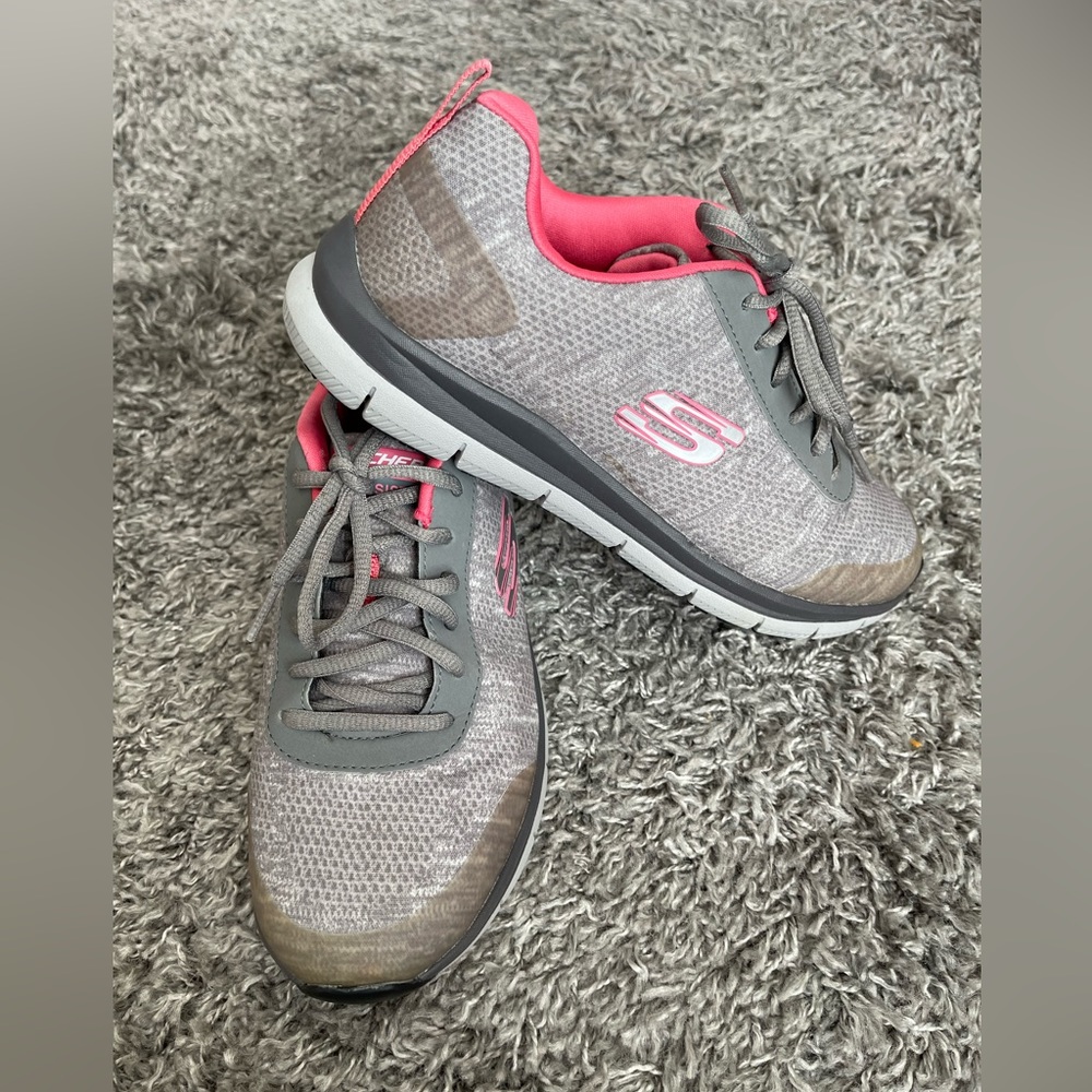 New sketchers relaxed, fit memory foam gray sneakers, size 7.5